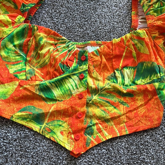 Vacation Crop Top - Picture 2 of 6